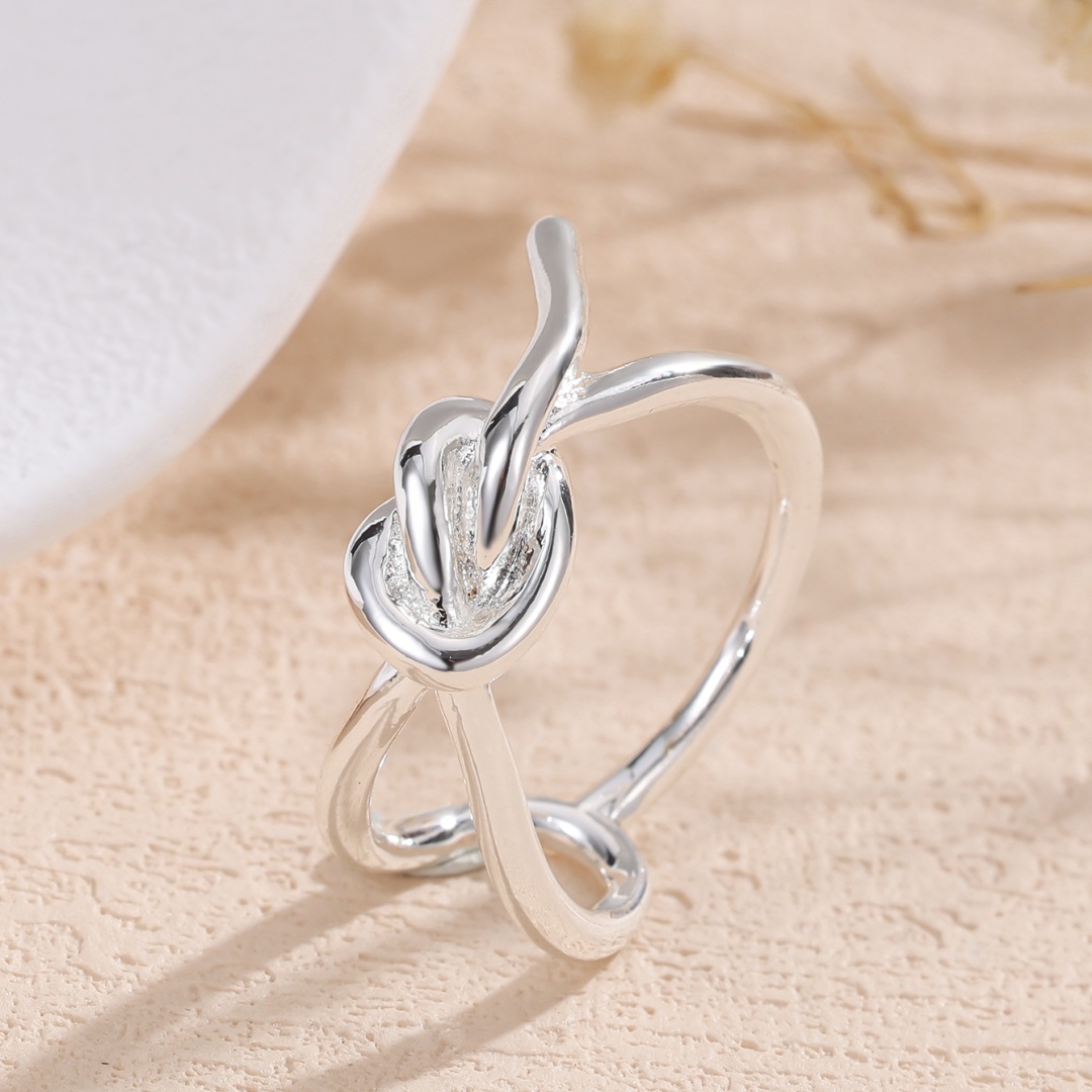 Unique Twisted Spiral Women's Ring, Luxurious Design