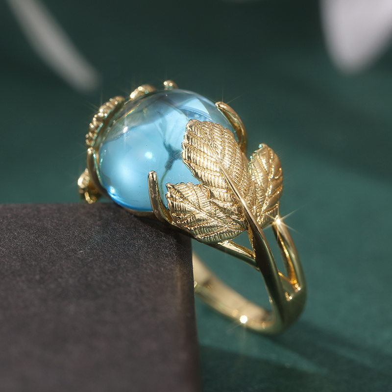 Women's Retro Elegance Hand-Carved Golden Leaf Design Ring