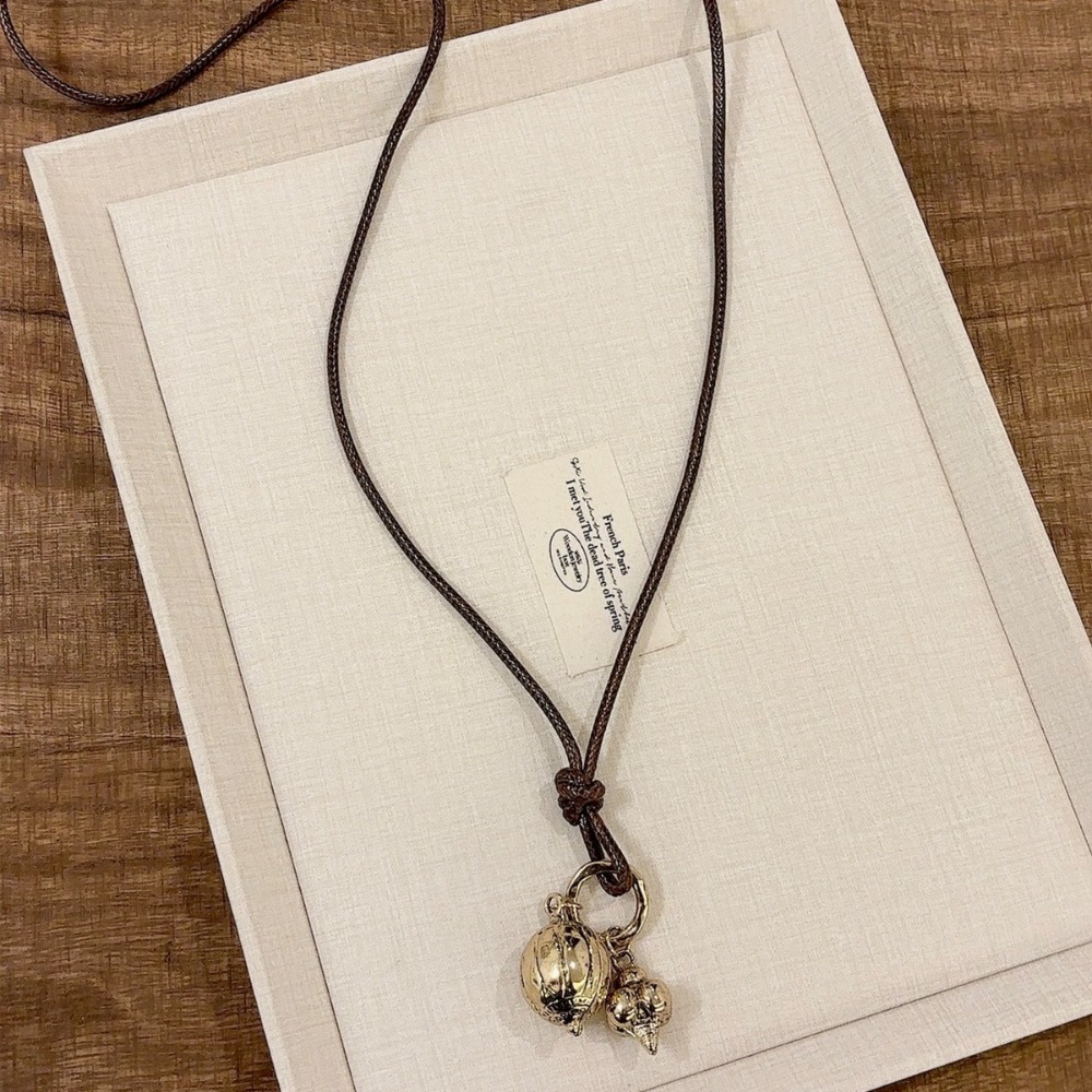 TEMU colección de otoño e invierno un collar largo con un colgante dorado, diseñado para mujeres con un estilo único que transmite sofisticación y