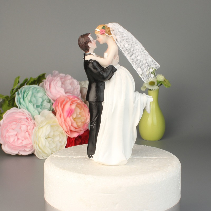 

1pc Romantic Resin Figurine Of Bride And Groom - Ideal For Wedding, Proposal, Valentine's Day Decor | Elegant Indoor/outdoor Love-themed Ornament, Wedding Decorations