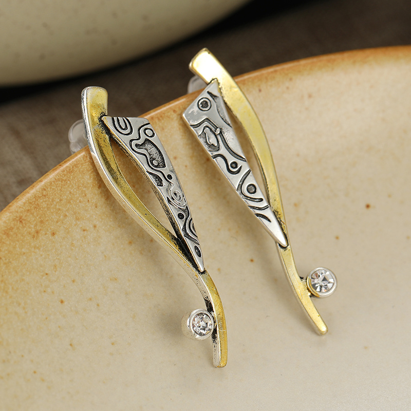 Women's Minimal Retro Two-Tone Curved Long Drop Earrings