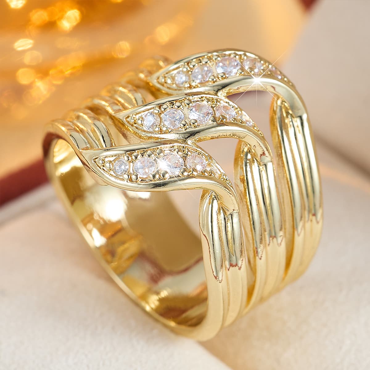 Unisex Light Luxury Interwoven Wavy Ring, Elegant Design