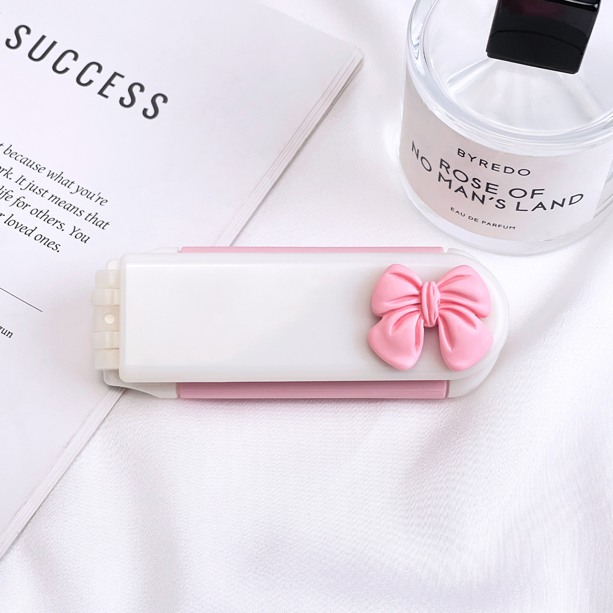 TEMU Specchio pieghevole rosa con a cuore e cuscino d'aria - Specchio da trucco portatile da viaggio - con supporto regolabile