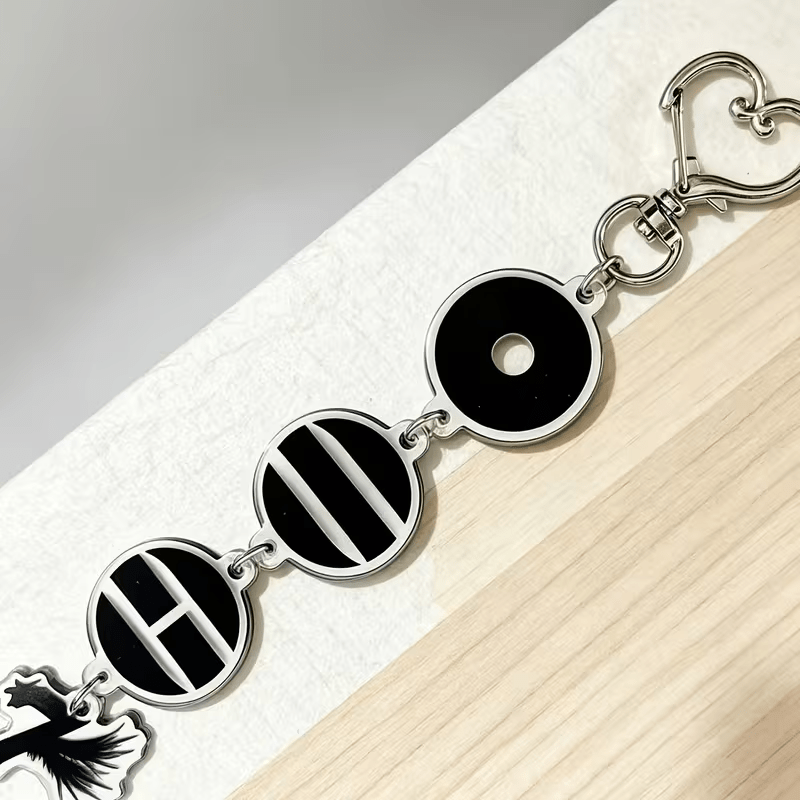 E-shop 2D Flaches Design - B-T Album Thema Acryl Schlüsselanhänger, Schwarzes Rundes und Zahlenmuster Anhänger - Herzförmige Verschluss, Exquisites