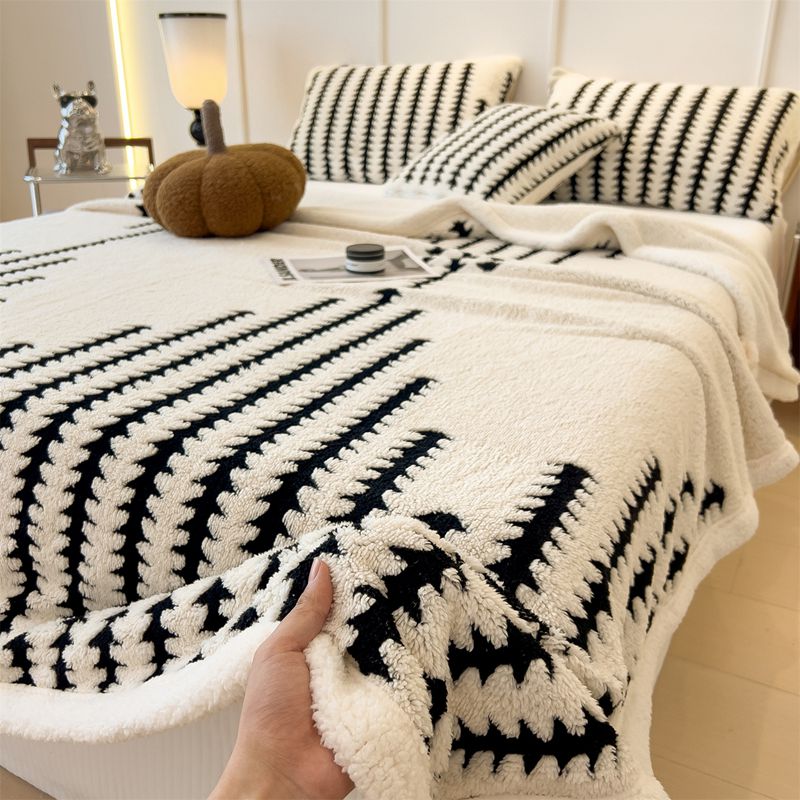 Warm Cozy Blanket For Afternoon , And Ultra Soft, Foldable Design, , Minimalist Look, Sizes And Colors, Machine Washable