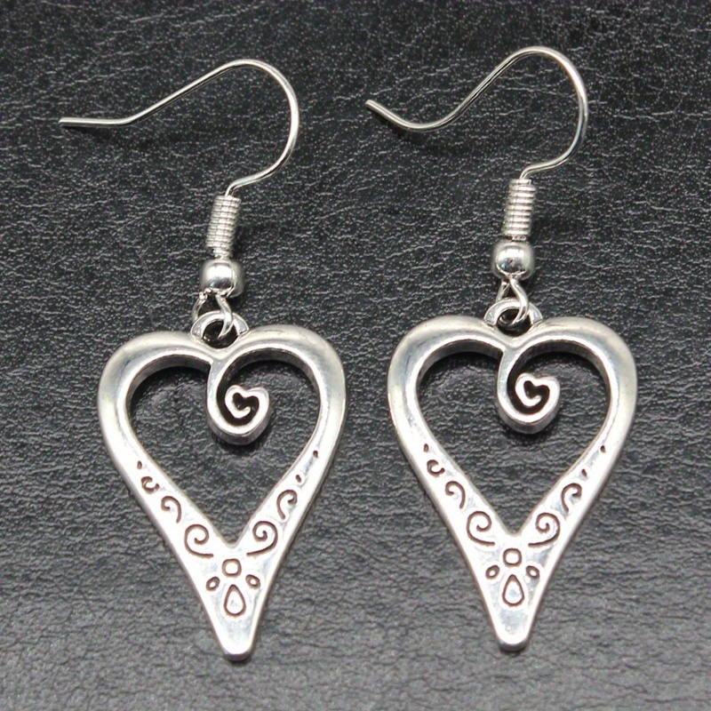 A Pair Of Vintage Hollow Heart Pendant Earrings, Casual Additions - For Her