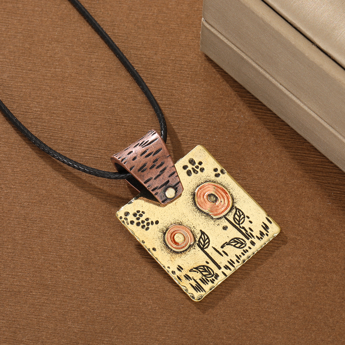 Image of Vintage-style Artistic Distressed Carved Floral Pattern Hand-painted Square Pendant Necklace For Women, Suitable For Daily Commuting, Parties, And Banquets As An Accessory