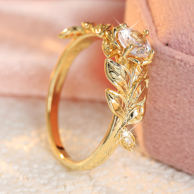 Vine Leaf-Shaped Ring with Engraved Leaf Vein Patterns