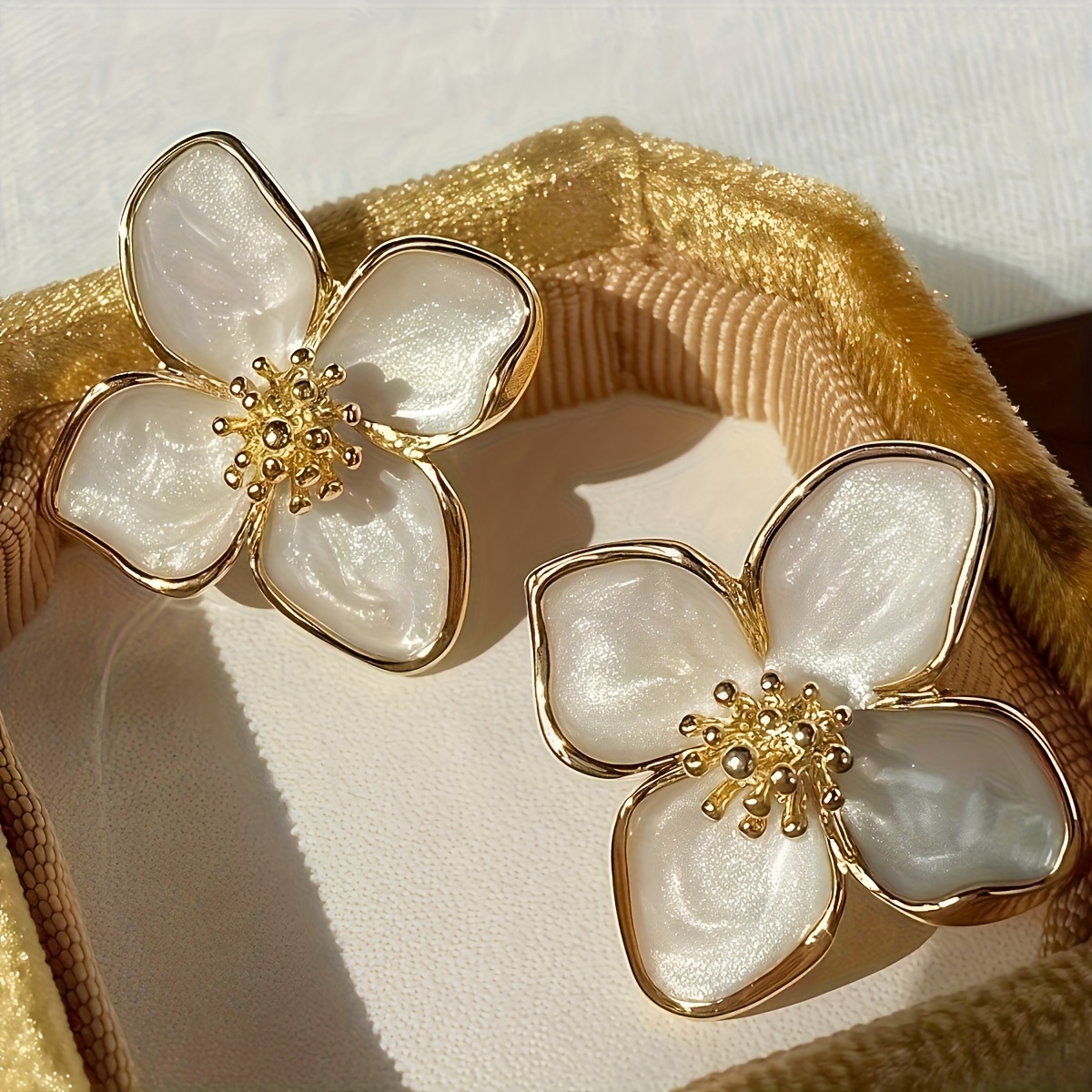 resin flower earrings elegant style for women durable non electroplated   for alloy exquisite white flower golden accent fine   no cheap look suitable for   22 festivals halloween without battery