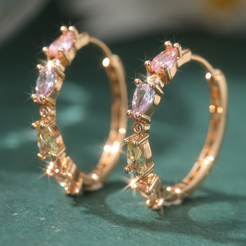 E-shop 1 Paar modische elegante Ohrringe mit bunten synthetischen Zirkonia-Hohlringen handgefertigtem Kupferschmuck, für jeden Anlass geeignet, das