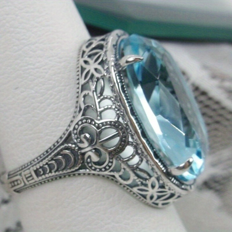 Luxury Hollow Pattern Inlay Oval Sea Blue Zirconia Ring