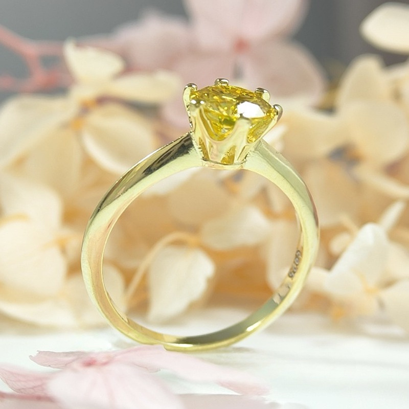 Women's 1.0 Carat Yellow Moissanite Six-Clawed Ring