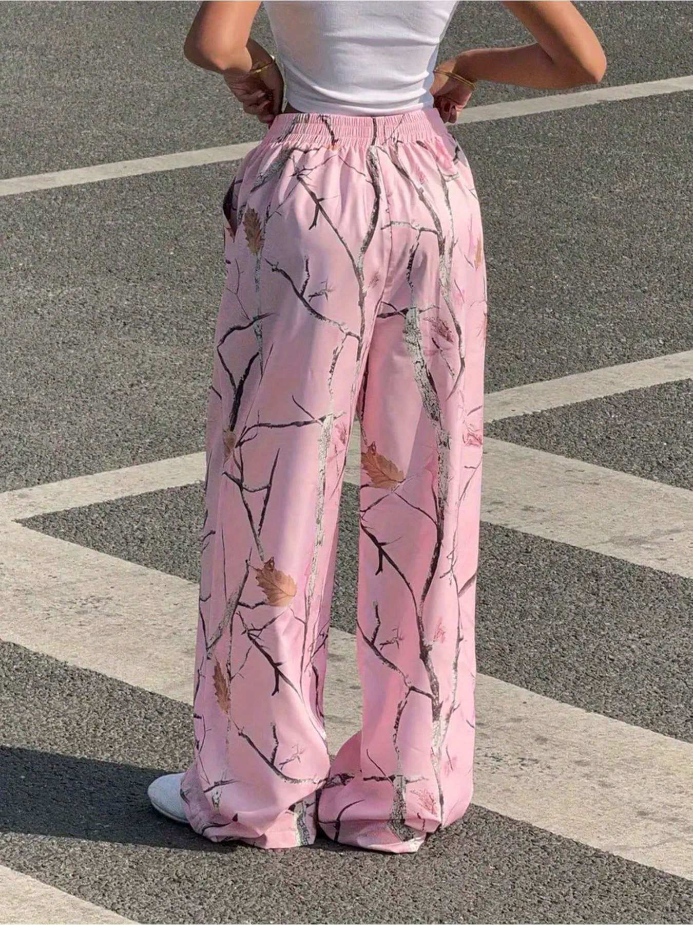 Ladies' Fashionable Casual Item - Pink Camouflage Leaf Print Wide-Leg Pants, Comfortable And Versatile, Loose Fit, Suitable for All Seasons