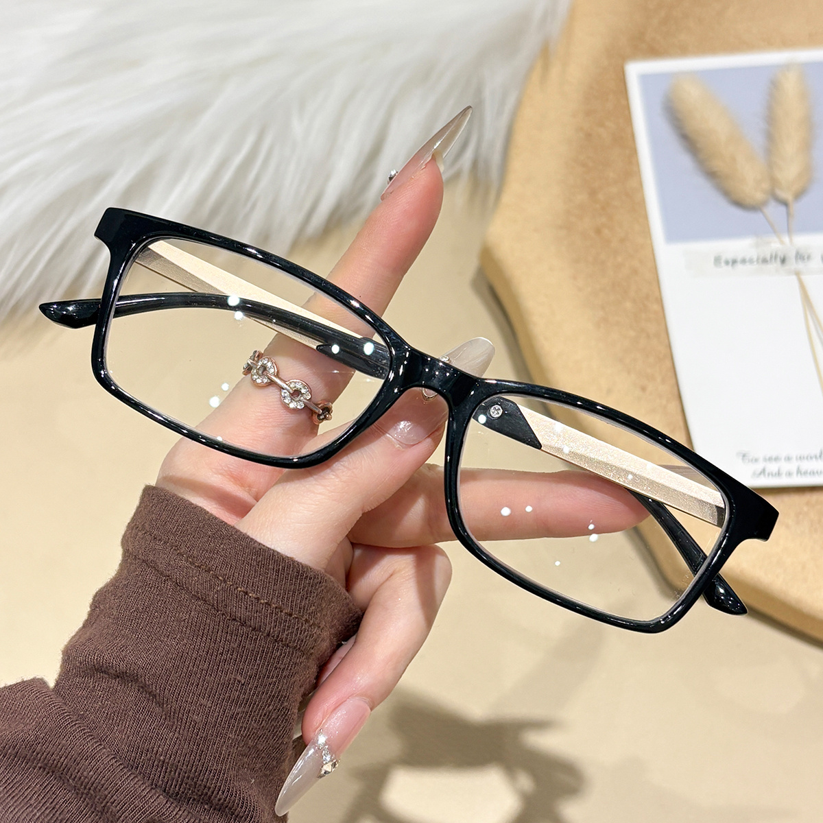 Fashionable Rectangular Small-Frame Reading Glasses, Lightweight Design