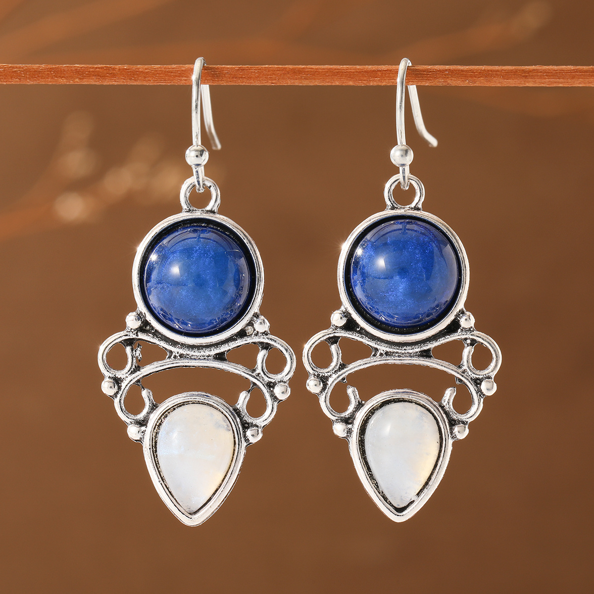 TEMU Retro Bohemian Style Inlaid Two-color Synthetic Gemstone Hollow Pattern Pendant Women's Earrings Daily Casual Beach Party Versatile Women's