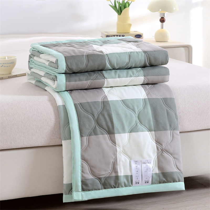 1pc Cooling Summer Quilt, Breeze Quilt, Solid Color With Multiple Pattern Options, High-quality Summer Quilt, Machine Washable, Non-clumping, Skin-friendly, And Breathable