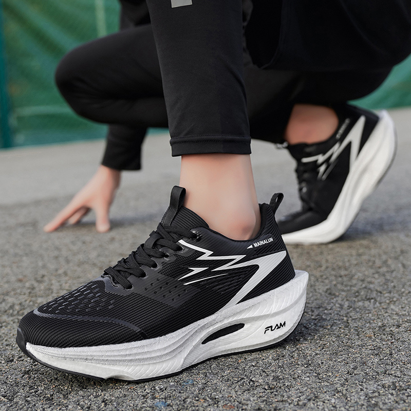 Ultra-Lightweight Men'S Casual Sneakers Designed for Professional Use, Ideal for Marathon Running. These Training Shoes Feature Shock Absorption, a Breathable Low-Top Design, And a Fluorescent Upper with a Sole. Perfect for Year-Round Training