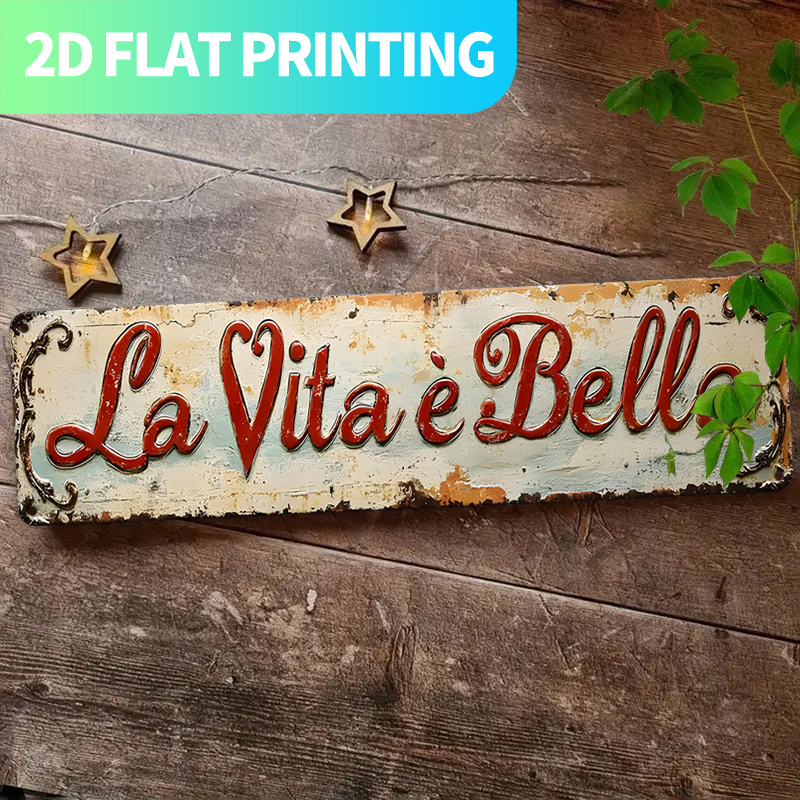 E-shop 2D Flat - 2D Ebene, italienische Vintage-Metalldekoration "La Vita È Bella" - Retro Bauernhofschild in Rot und Beige mit vorgebohrten Löchern,