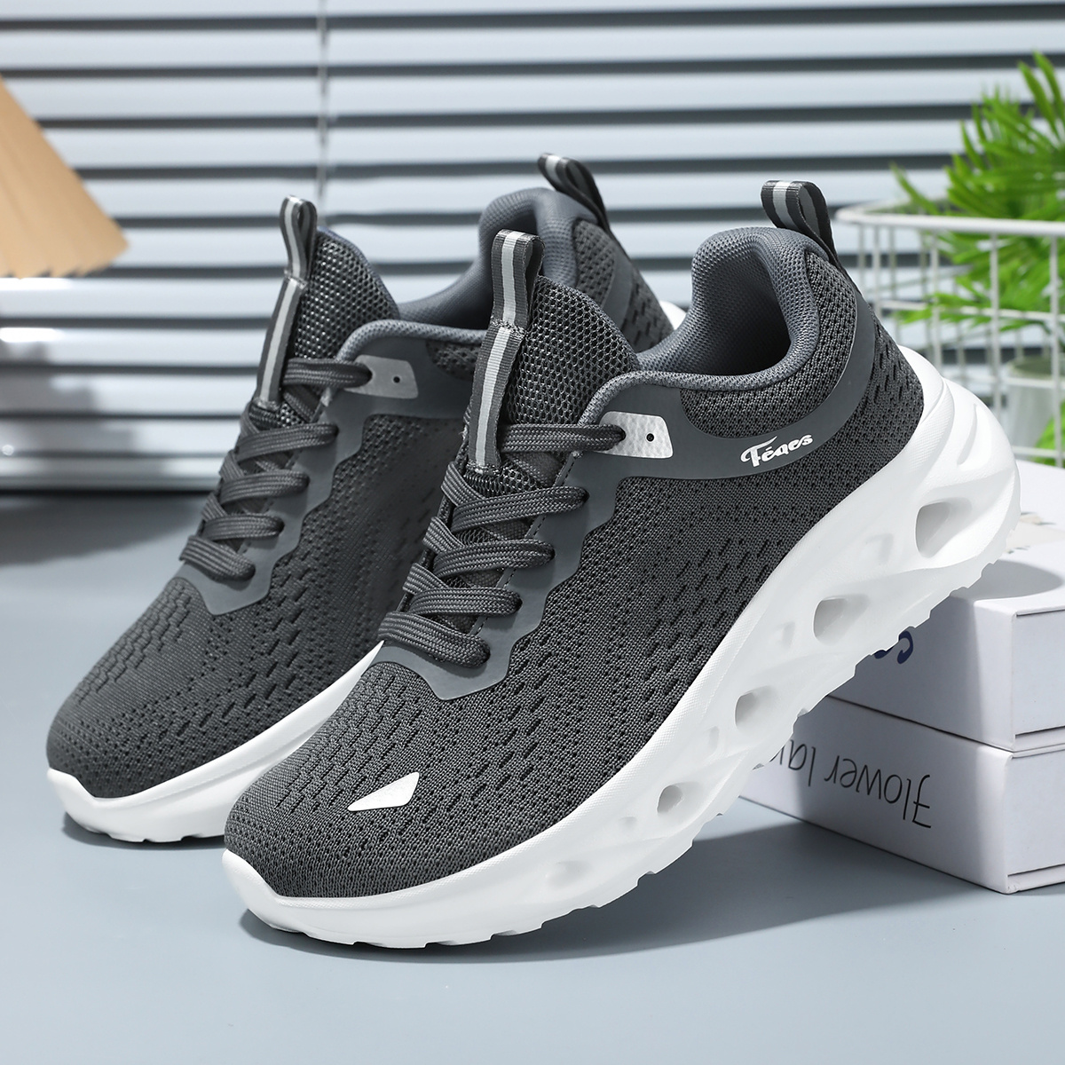 Fabric Mesh Breathable Lightweight Wide Toe Running Shoes