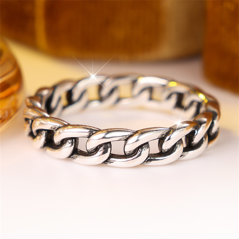 Unisex Glossy Twisted Band Ring, Retro Style