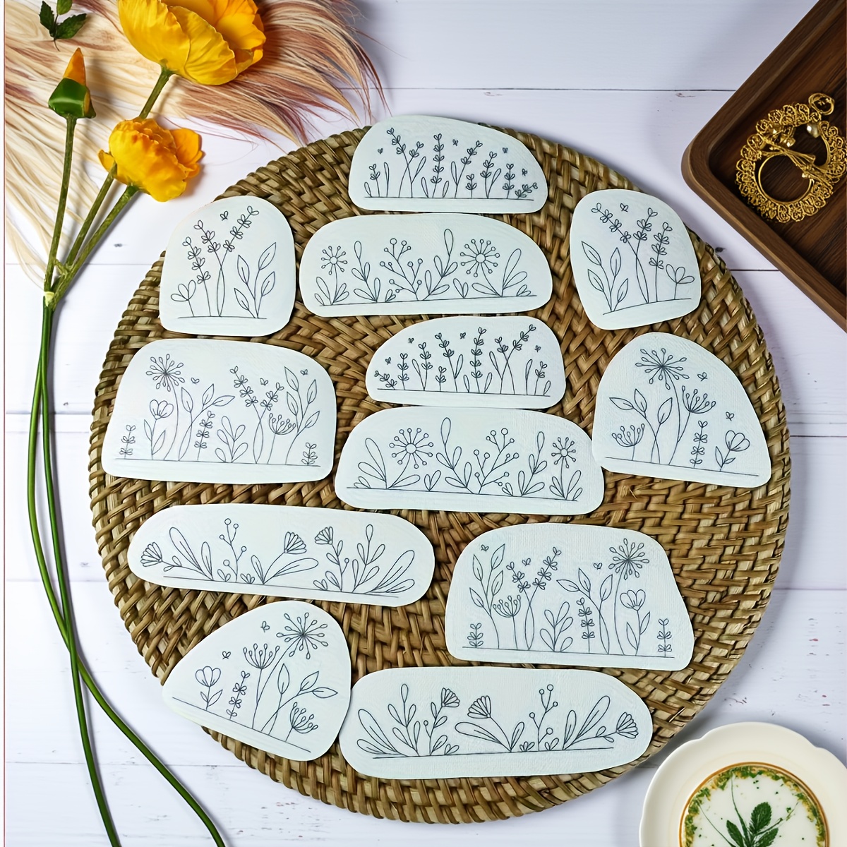 E-shop 12-teiliges Set mit wasserlöslichen, selbstklebenden Stickmustern für Anfänger, geeignet für Strickwaren, Denim Sweatshirts, DIY-Set, inklusive