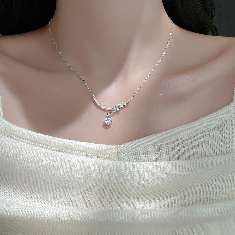 Image of A 925 Silvery 1 Carat Moissanite Knot Necklace, Pendant Necklace, Autumn And Gift, Suitable For Daily Wear And Christmas, Halloween, Valentine's Day, Birthday And New Year Gifts, Gift Box Included