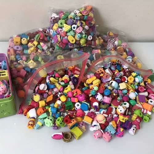 50pcs mini fruit shaped character figurines themed miniatures suitable for wedding decorations colorful resin cartoon statues grapes cherries durable table centerpiece for home events