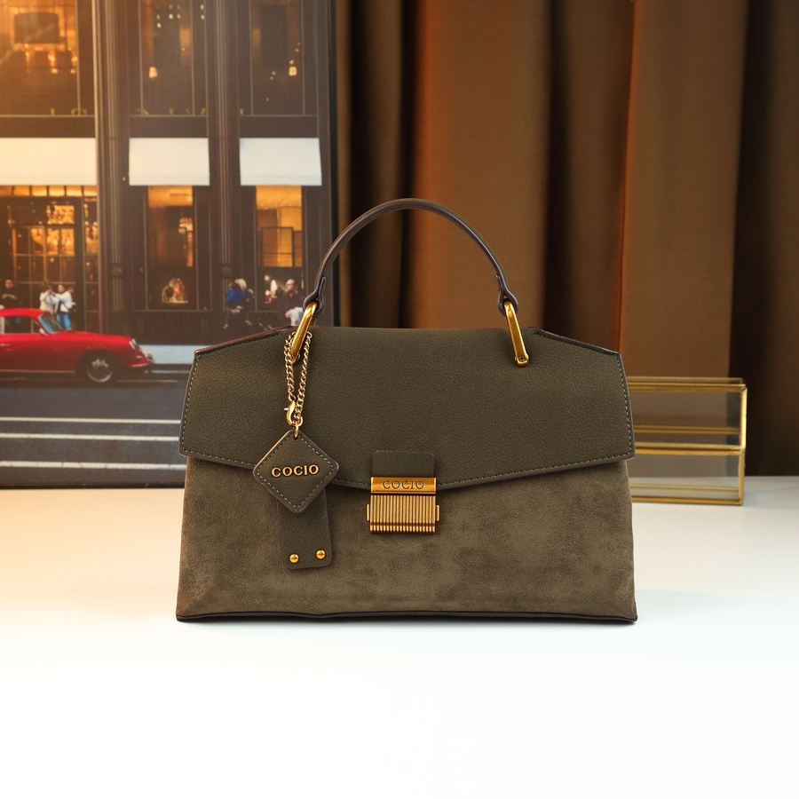 Handbag with interior pockets