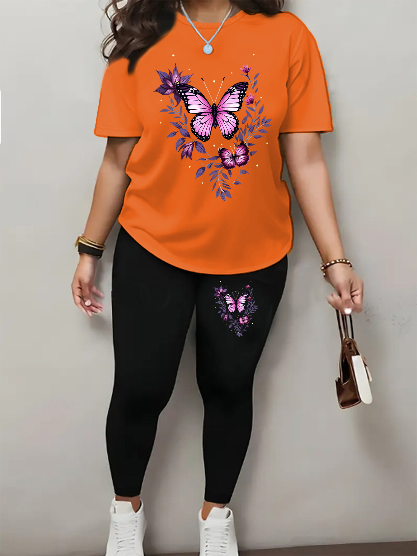 T-Shirt Femme Imprimé Papillon — Style Fleuri Printemps, été, automne et hiver - Ensemble mode femme à manches courtes avec imprimé papillon rimeur neuf. Tenue décontractée saisonnière, design ludique, costume stylisé, vêtements durables, lavable en machine, habillement féminin