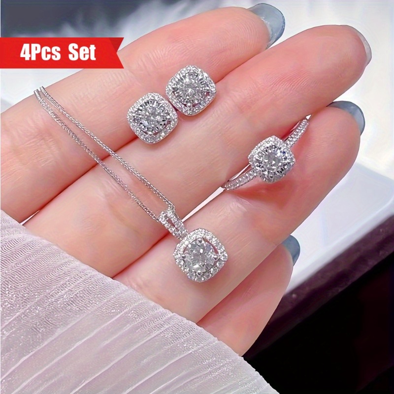 

4 Set - , Necklace And - - The Sophisticated !