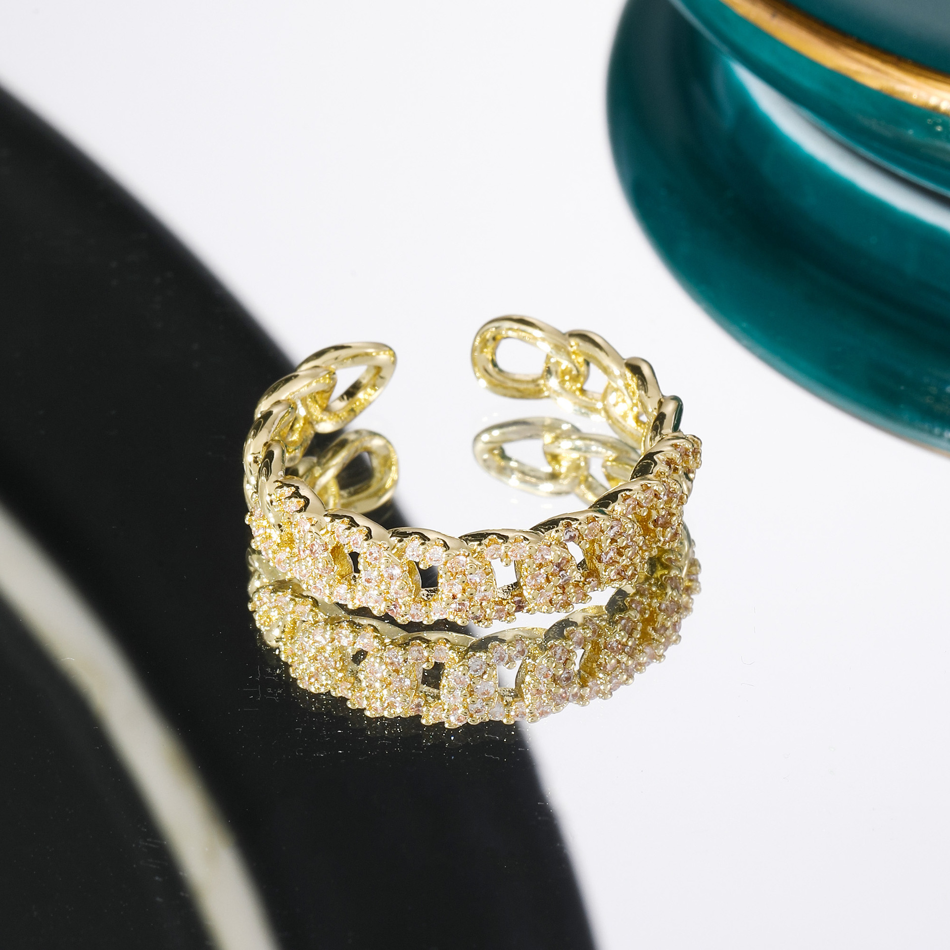 Vintage Adjustable Open Ring with Sparkling Twist Chain Golden Tone