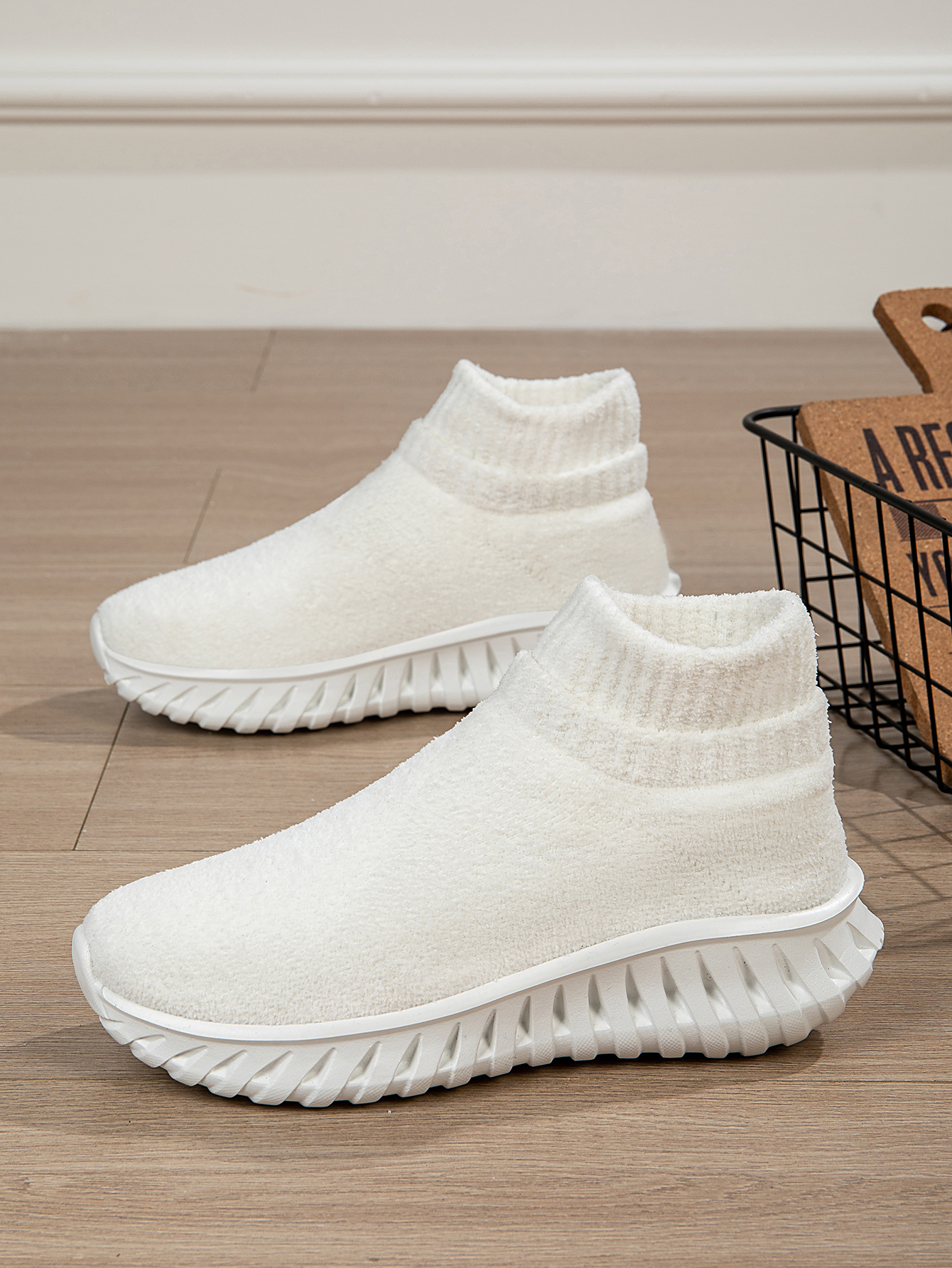 2025 New Autumn And Winter Thick Warm Men'S Fashionable Versatile High-Top Casual Shoes, Lightweight And Comfortable Sports Shoes