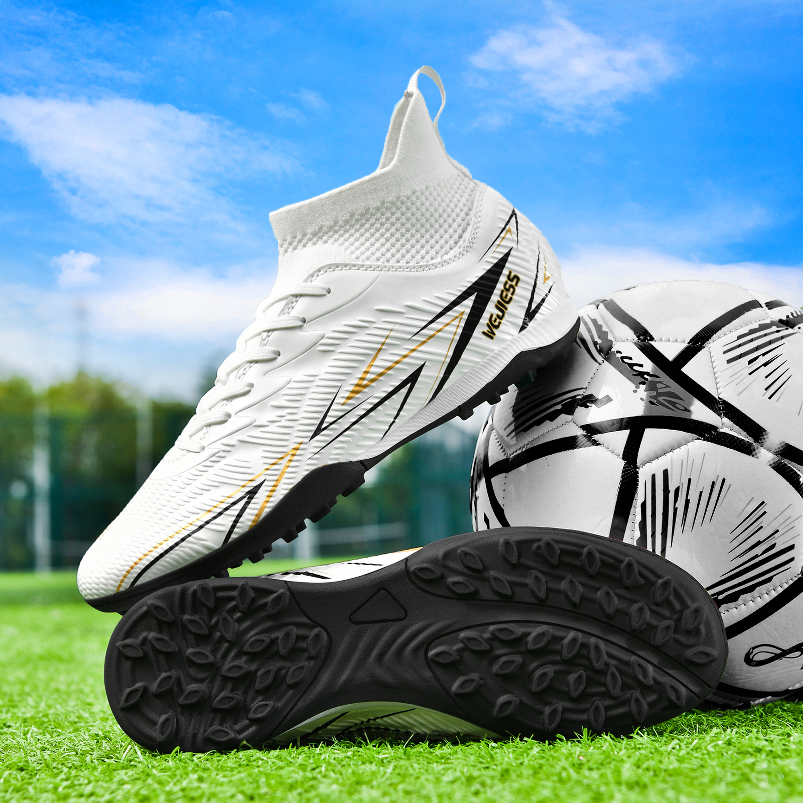 Zapatillas de fútbol transpirables de caña alta para parejas, zapatillas profesionales antideslizantes TF con clavos para hombres y mujeres, calzado de entrenamiento de competición para adultos, zapatillas de fútbol de césped ligero para estudiantes universitarios.