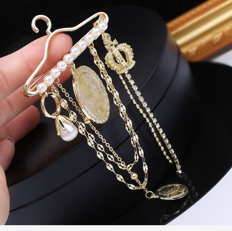 elegant   brooch pin with chain fashion accessory for weddings coats details 7