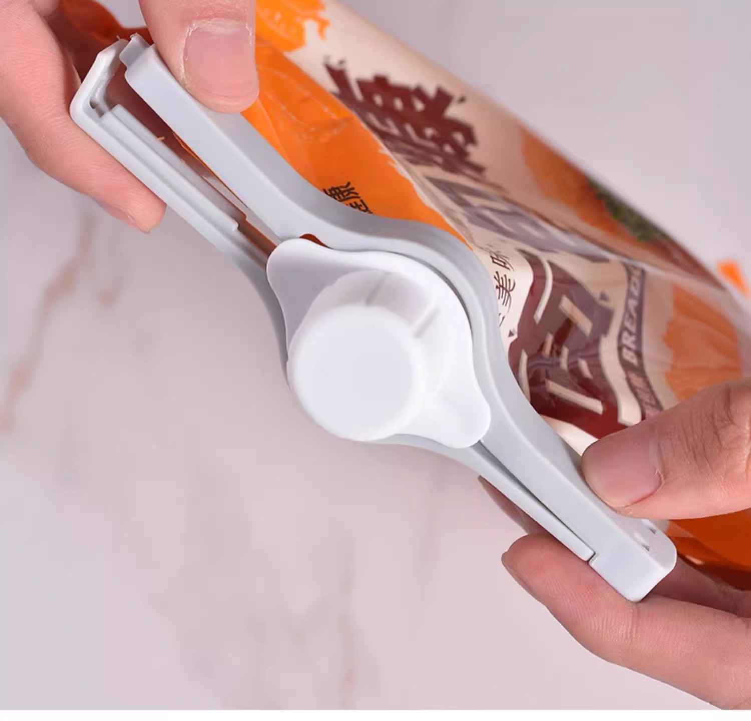 2pcs preservation sealing clips non contact tea outlet plastic snack clips grade sealing tool for snacks milk powder   and seasonings Product details 8