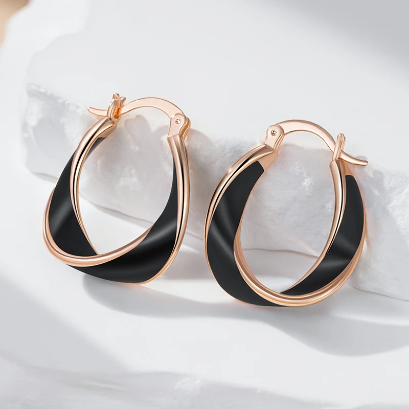 Women's Luxurious Golden Hoop Earrings, Elegant Design