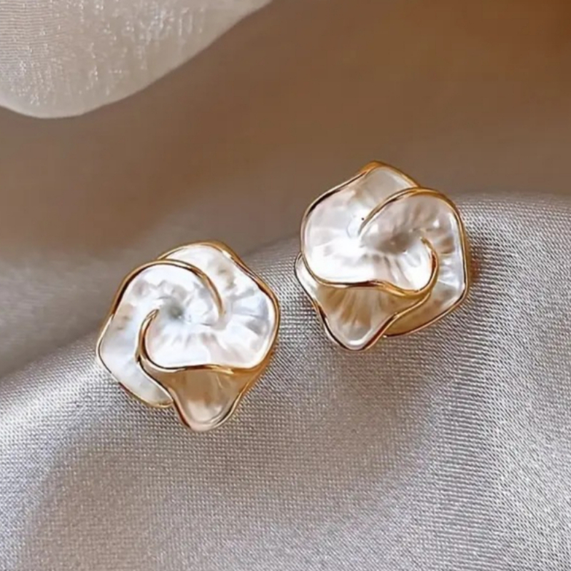 E-shop Klassische schwarze Emaille Rosen Ohrstecker für Damen, floraler Schmuck, hypoallergene minimalistische Accessoires für den täglichen Gebrauch