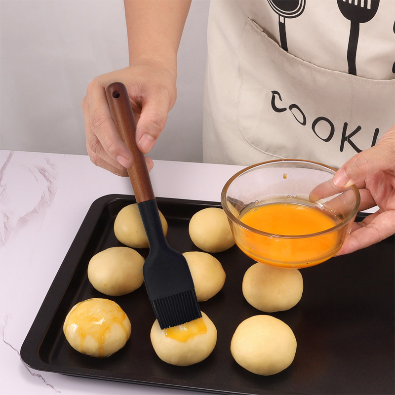 Heat-Resistant Silicone Baking & Grilling Brush with Wood Handle & Hang Hole - Non-Stick Pastry Brush Suitable for Butter, Oil, Sauces - Ideal for Pancakes, Waffles, Cakes, BBQ,, Grill - Cooking Brush (Heatproof)