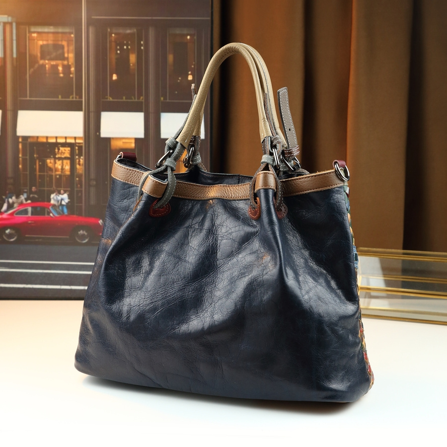 Mindia Handbag interior shot large space