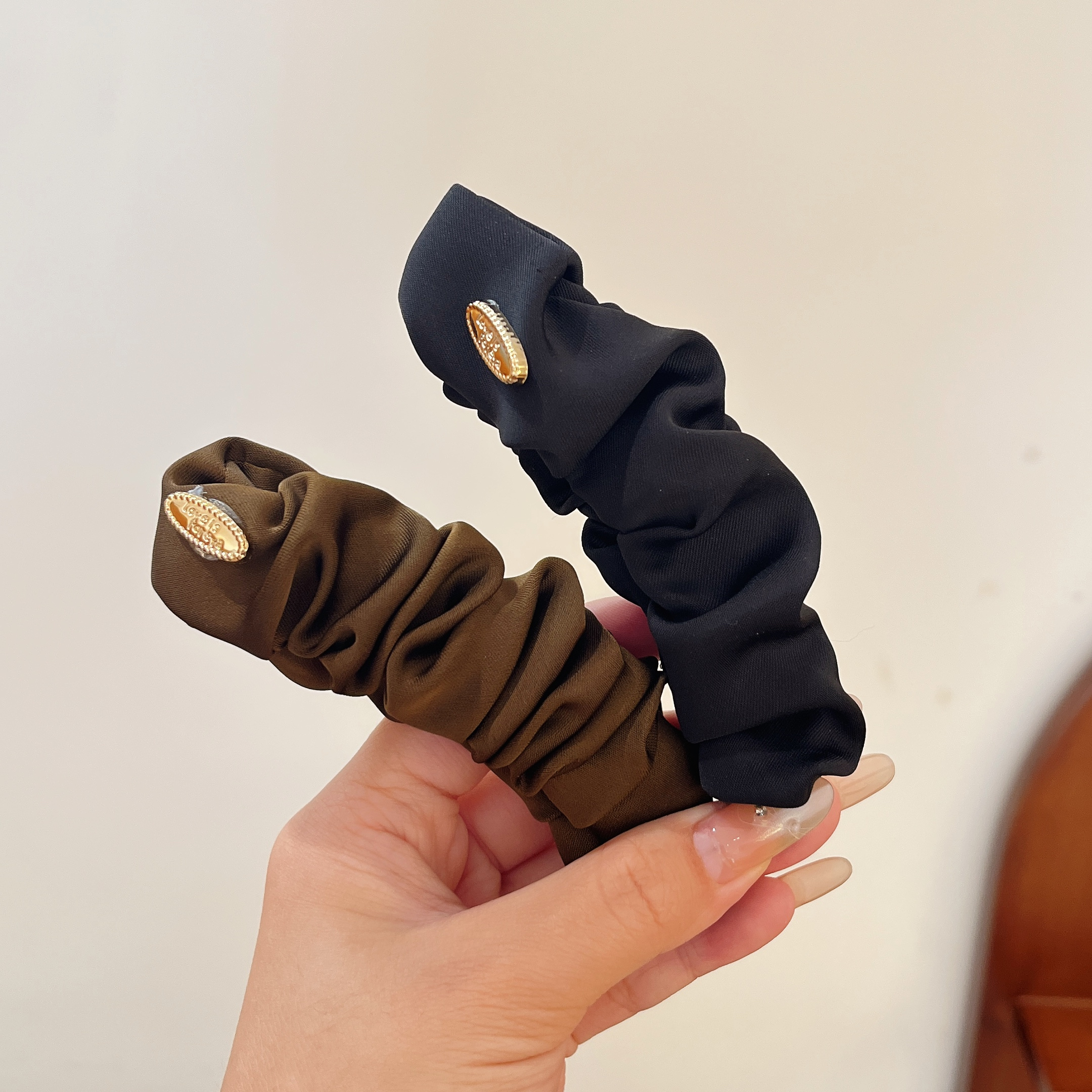TEMU 2 pezzi Satin Pieghe Riflessi Piglio Piglio a Banana con Clip , Molto Delicato con Piccoli Capelli, Volume Posteriore, Clip Fissa per Capelli,