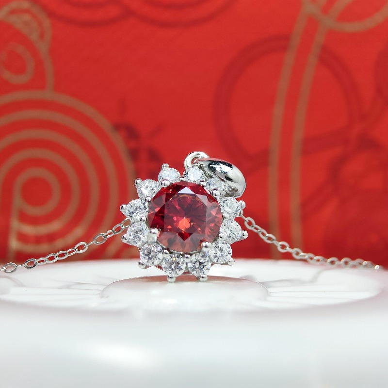 1pc Stylish Moissanite Sunflower Pendant Necklace