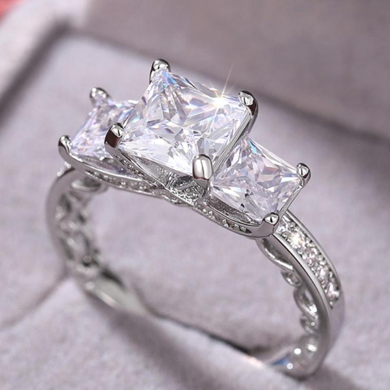 Luxury Synthetic Zircon Three Stone Engagement Ring for Teens