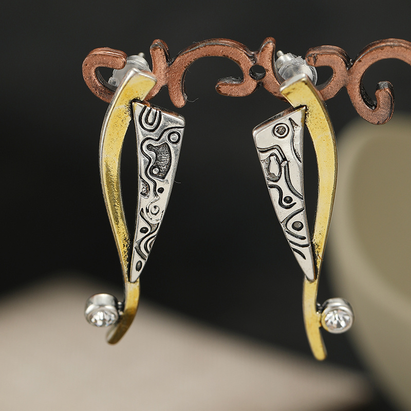 Women's Minimal Retro Two-Tone Curved Long Drop Earrings