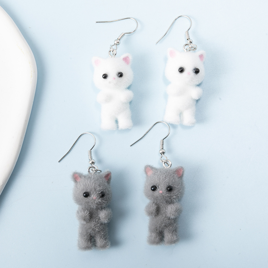 

2pcs Cute Flocked Cat Earrings - Kawaii Cartoon Animal Pendant Design, Resin , White & Gray With Pink Accents, Perfect Gift For , Ideal For Holidays & Parties, Quirky Earrings