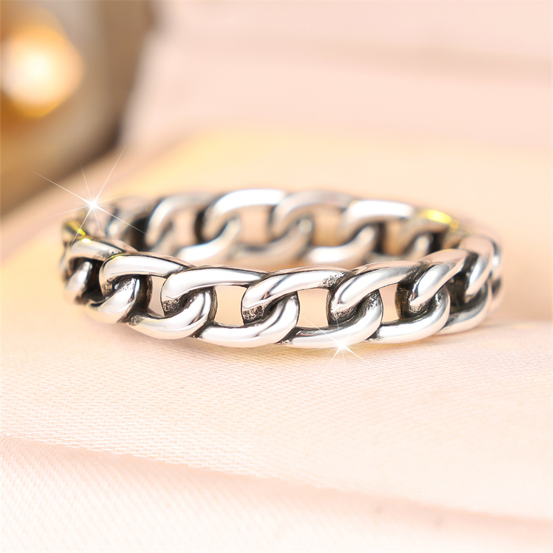 Unisex Glossy Twisted Band Ring, Retro Style