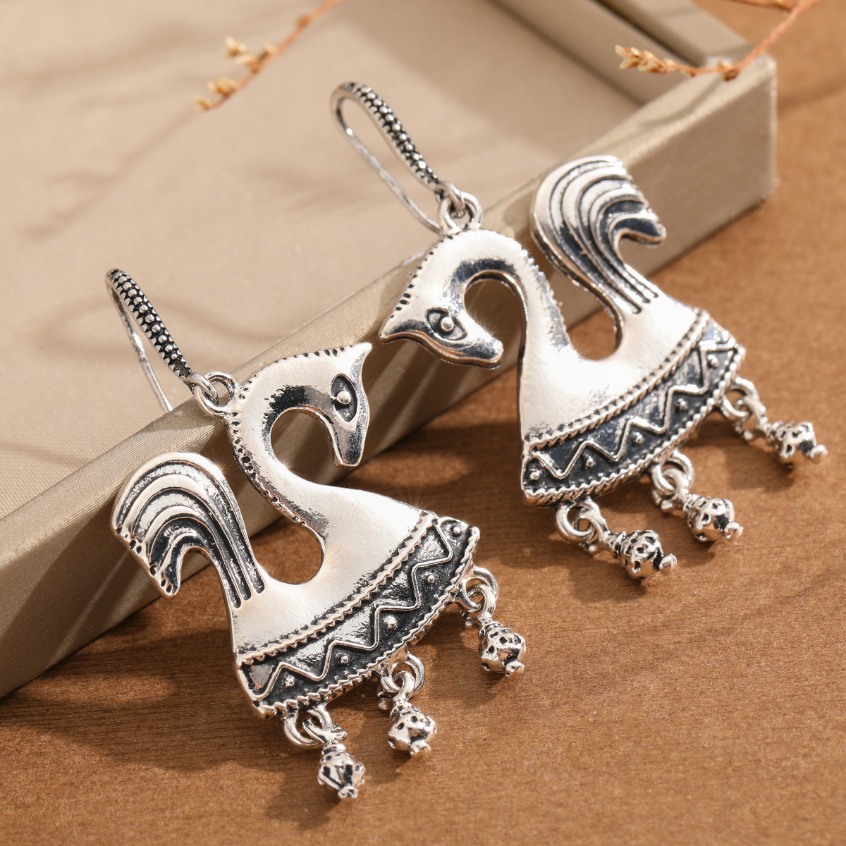 TEMU Retro Ethnic Style Flying Horse Shape With Geometric Pattern Bottom Tassel Small Pendant Women's Pendant Earrings Suitable For Daily Casual