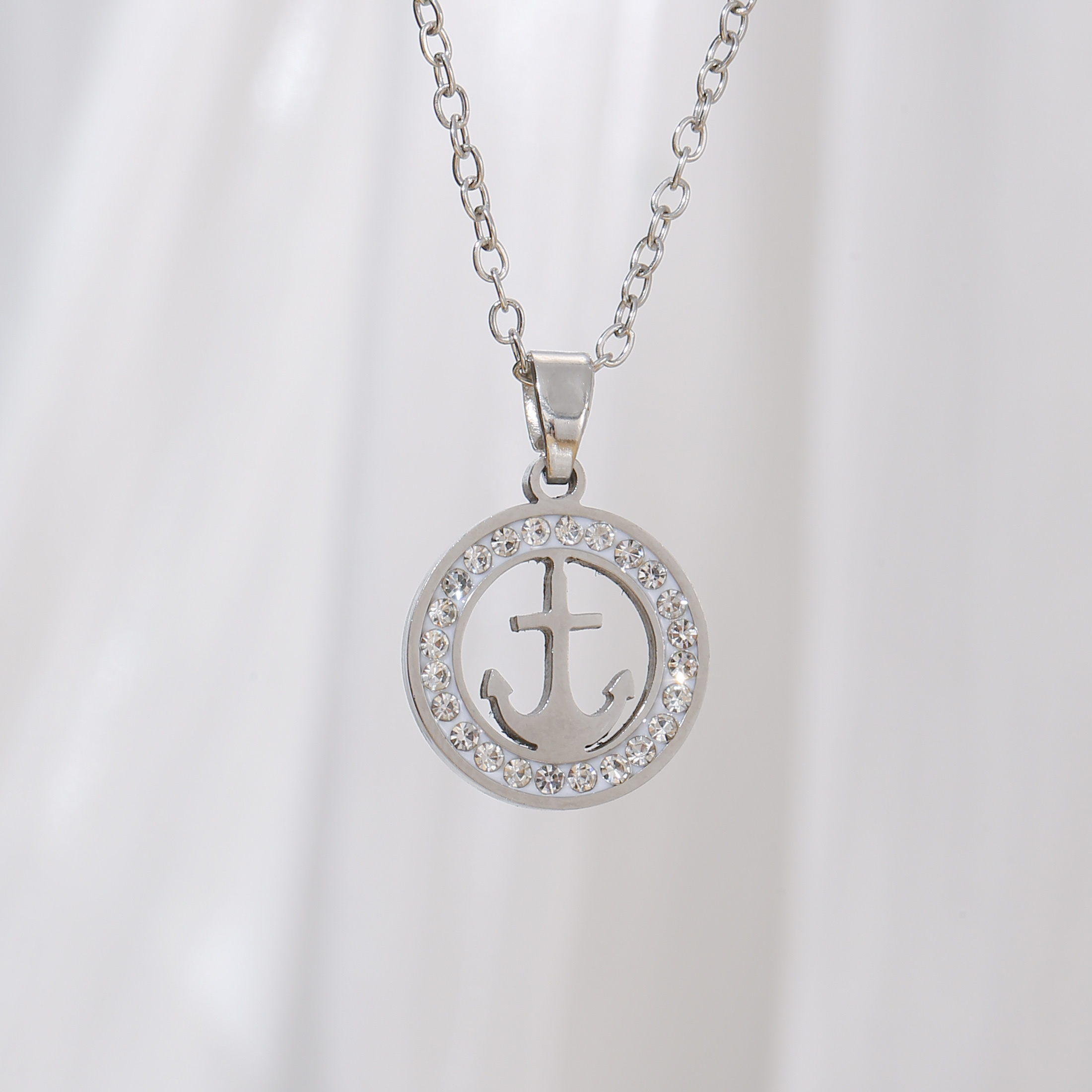 Image of A Women's -match Necklace, Round Pendant Necklace, Stainless Steel Material, Hypoallergenic, Suitable For Vacation, Beach, Shopping Wear