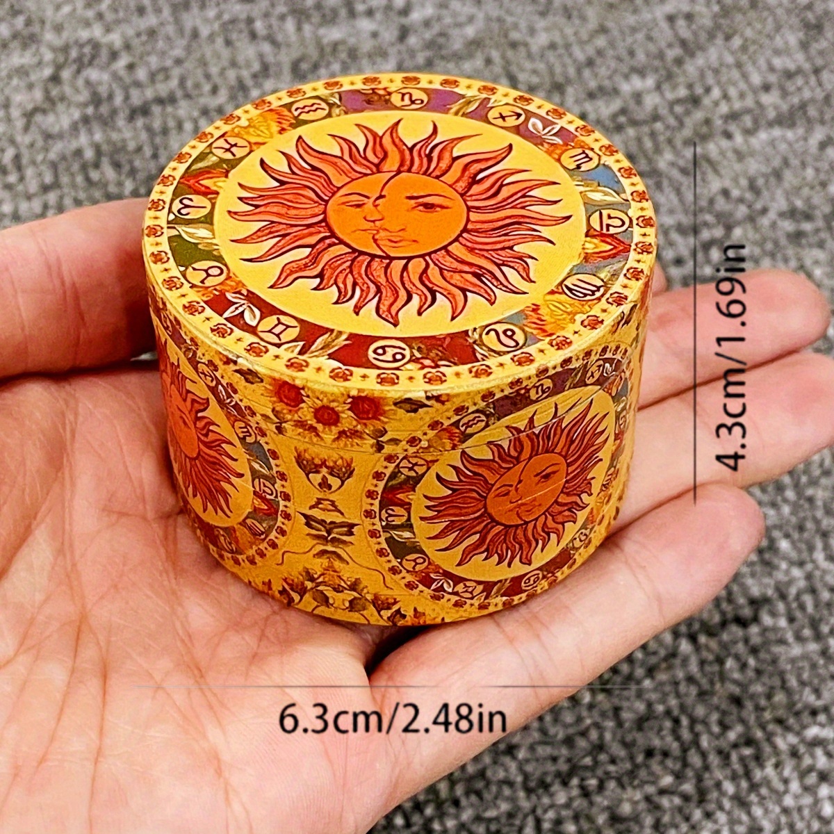 4 layer manual metal grinder for tobacco featuring a and   made of   alloy measuring   2 5 inches   smoking additions and gifts