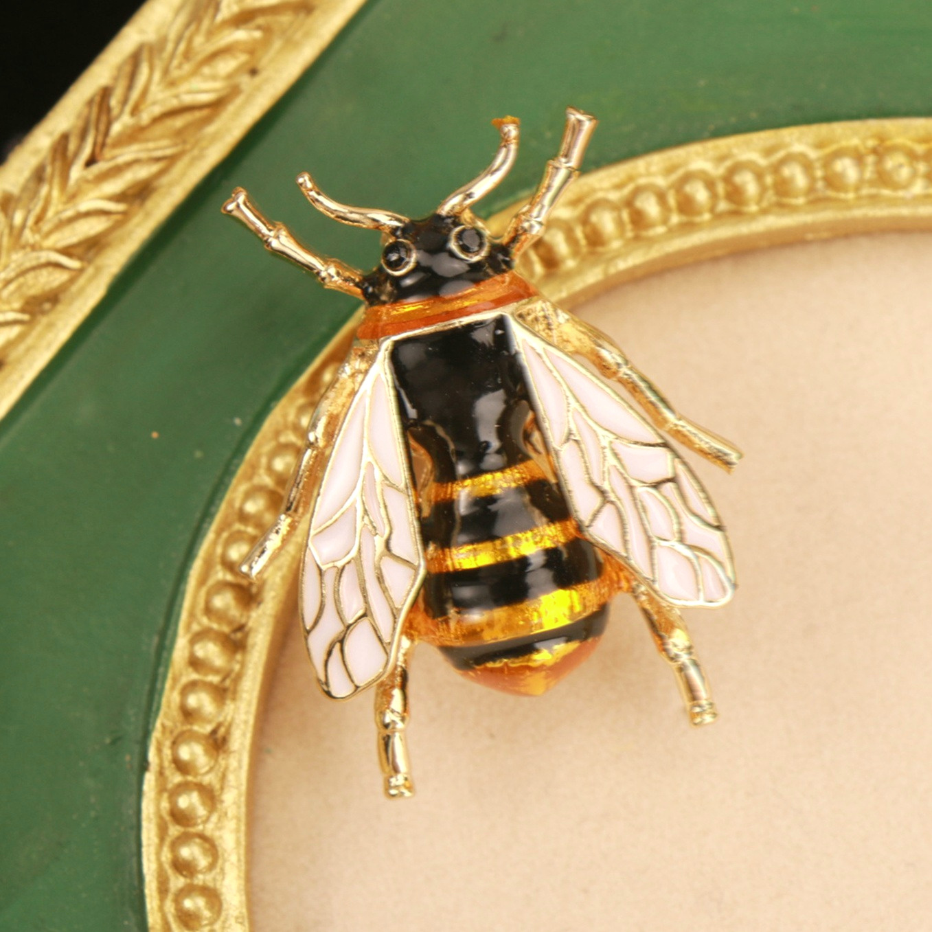 Adorable Bee Brooch With An Artistic Oil Painting Design, Perfect For A To Or As A Thoughtful Gift