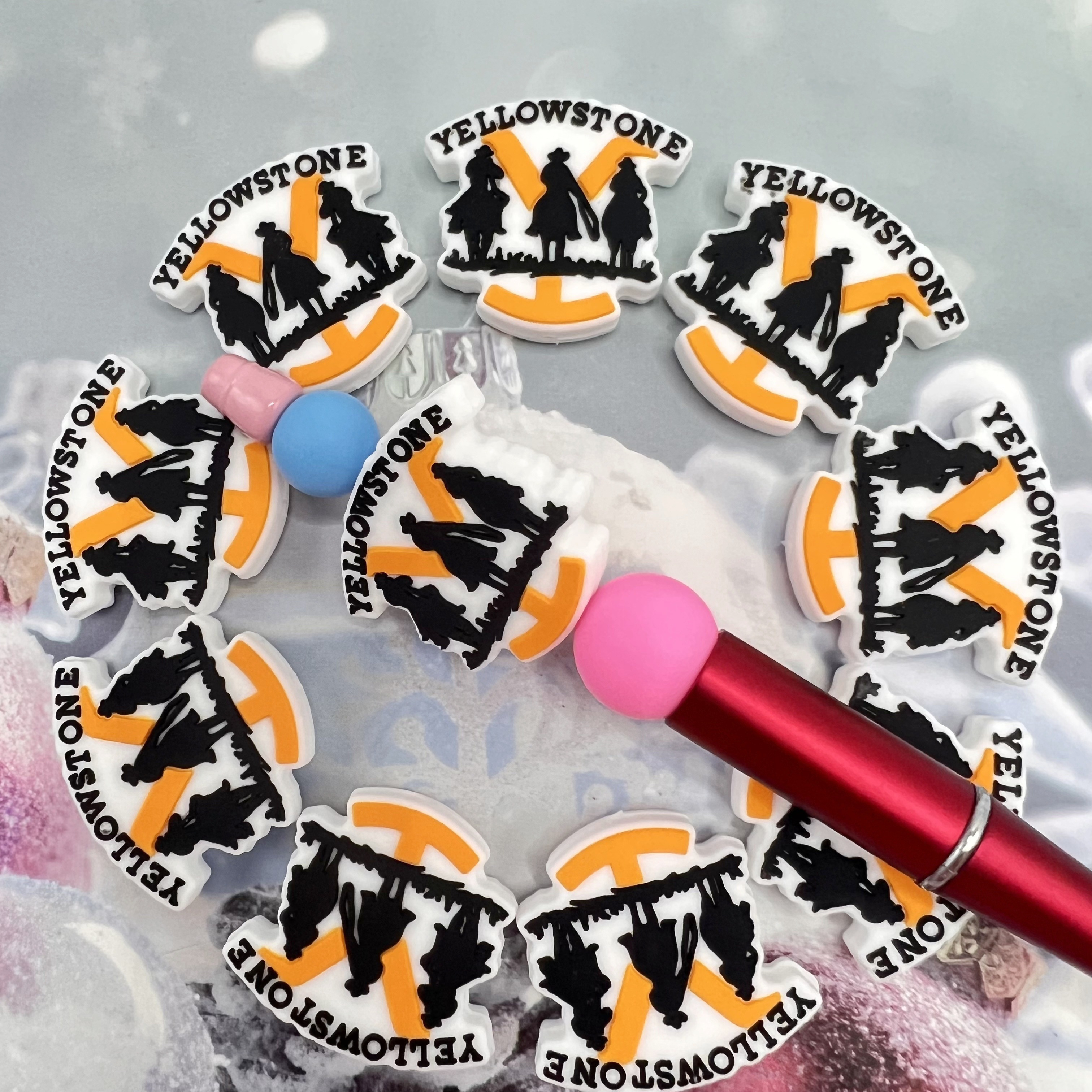 

5pcs Silicone Beads, D-shaped Floating Charms, Sports Fan Keychain Accessories, Creative Supplies With Snap Hook Closure